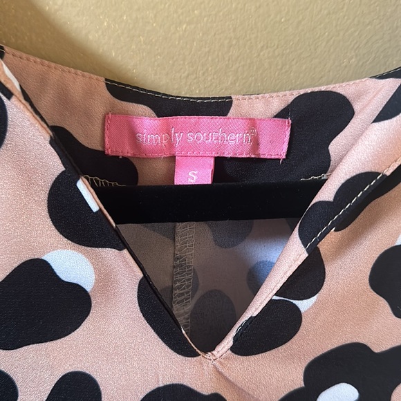 Simply Southern Size small fits like XL with flutter sides - Picture 3 of 4